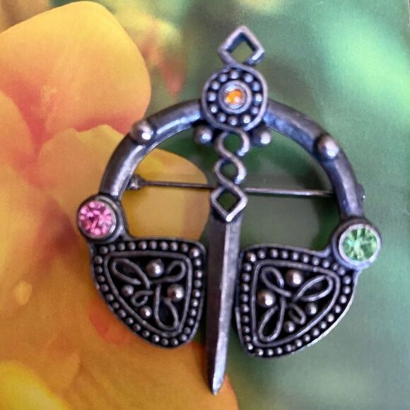 VINTAGE Tara Celtic Penannular Brooch - Picture 1 of 2